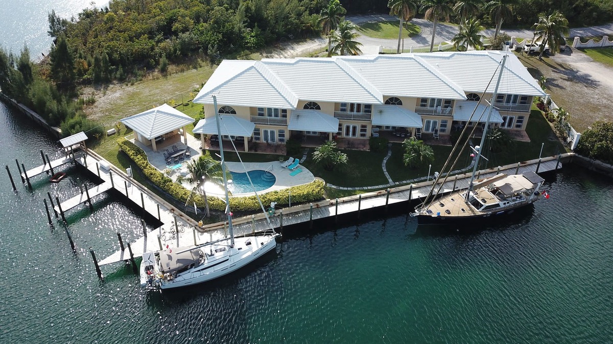 Bell Channel Bay House | Bell Channel Villa with Dock slip included - Just in time for fishing tournament