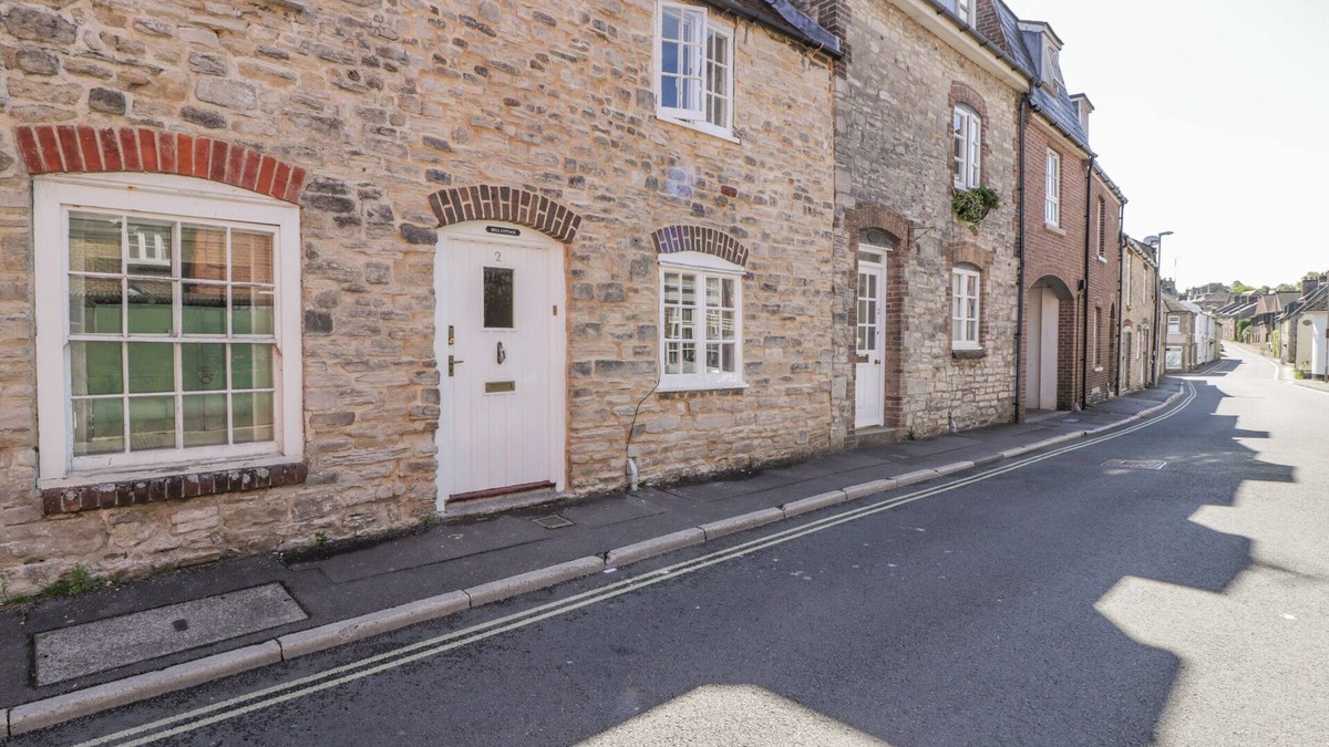 Dorchester Cottage | BELL COTTAGE, pet friendly, with open fire in Dorchester