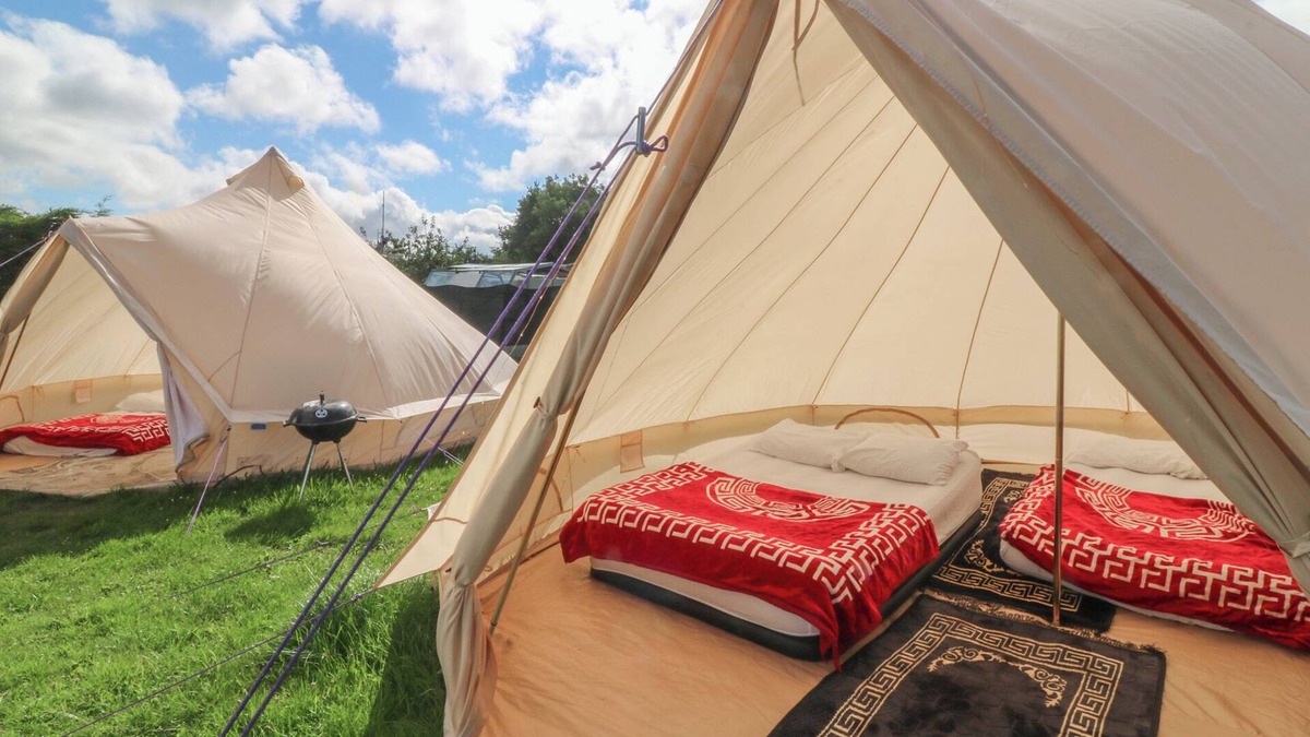 Holmesfield Cottage | BELL TENT TWO, pet friendly, with pool in Dronfield