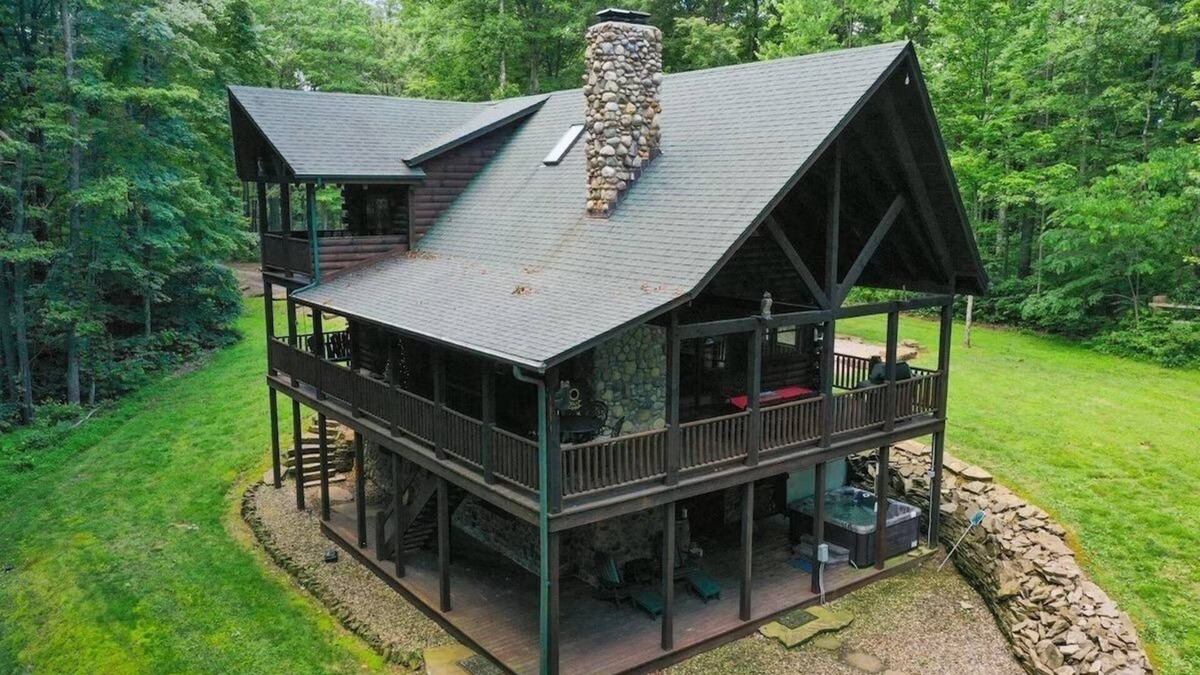 South Bloomingville Cabin | Bella Luna-Cabin-Private Bathroom