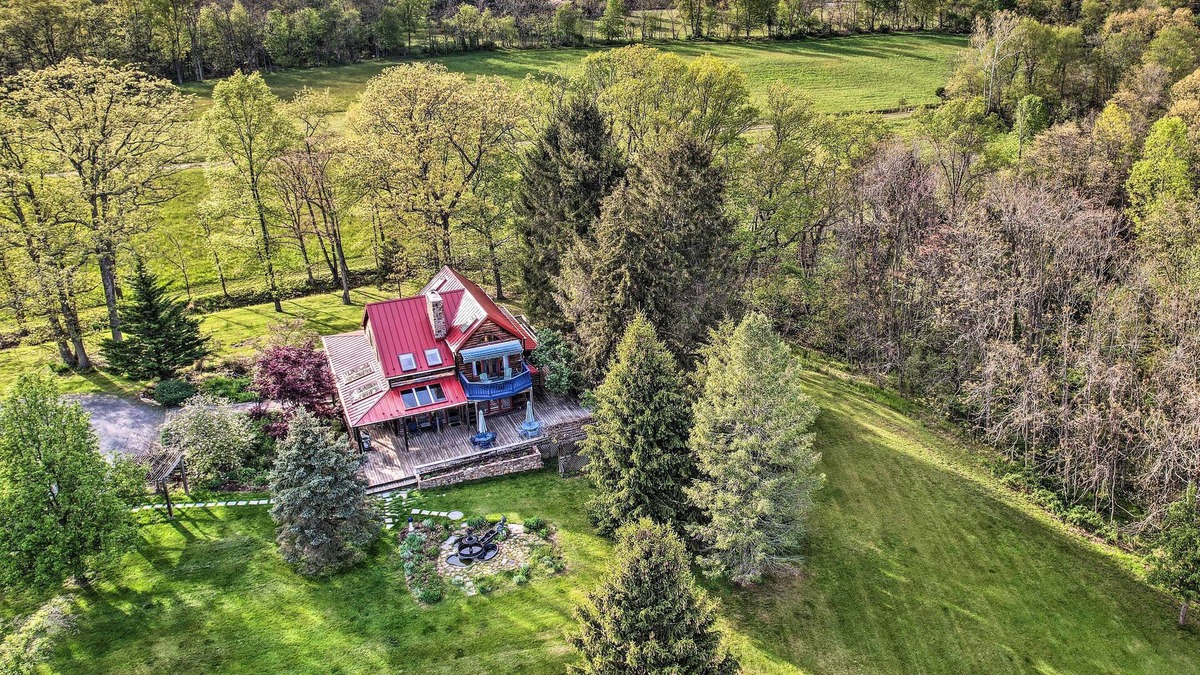 Berkeley Springs House | 'Bella Mattina:' 10 Acres w/ Beautiful Views!