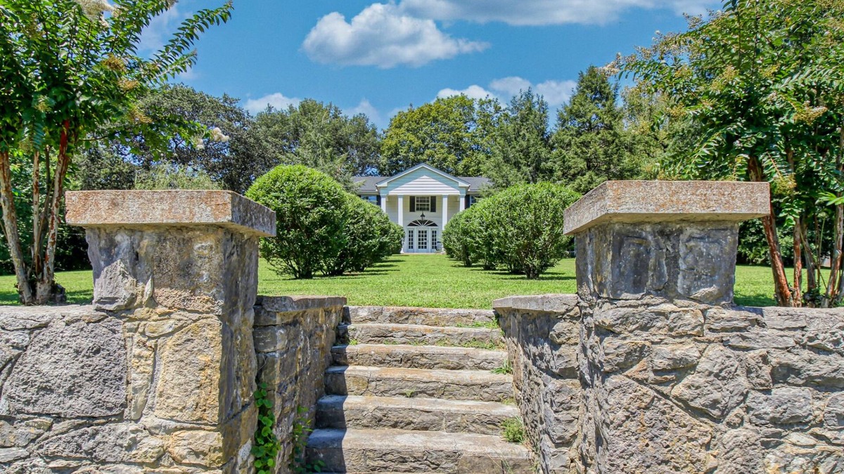 Goodlettsville House | Bella Rose Estate - romantic luxury honeymoon destination near downtown