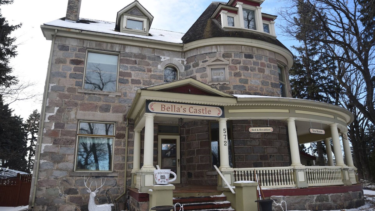 Morden Bed & Breakfast | Bella's Castle