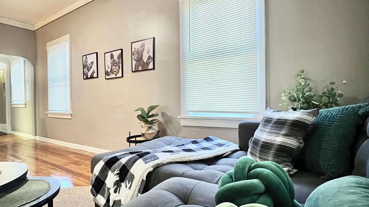 Garfield Heights House | Bella - Stylish Modern Retreat in Garfield Heights