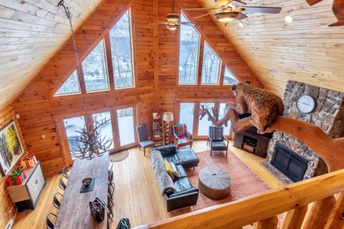McHenry Ski Chalet | Bella Vista! Amazing Lake Views, Hot Tub, Peleton!