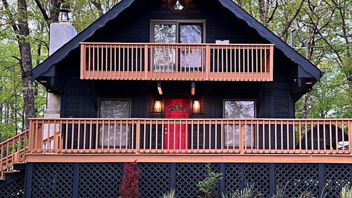 Lackawaxen Ski Chalet | Bella Vista Chalet Poconos -Four Season Resort/Lake/Pool/Ski/Horseback-riding