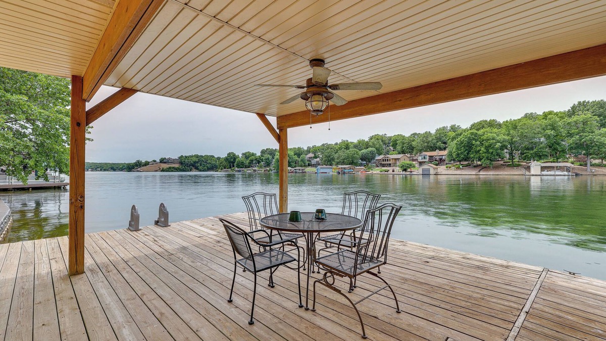 Bella Vista House | Bella Vista Home w/Kayaks & Deck on Loch Lomond!