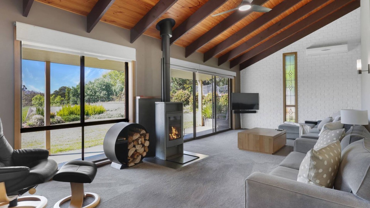 Mansfield House | Bella Vista - Mansfield - Sleeps 8