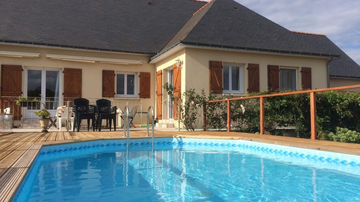 Baugeois Vallee Apartment | Bella Vista Studio apartment stunning views