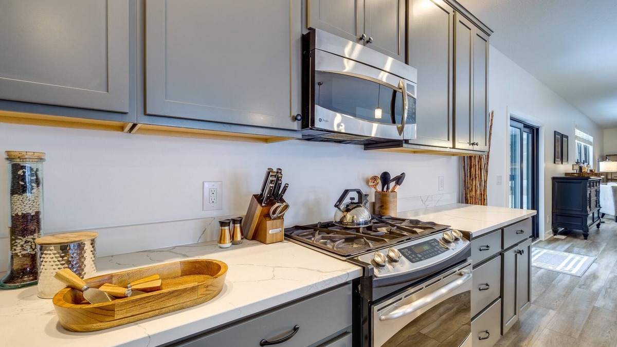 Bellaire Cottage | Bellaire Escape: Ski Schuss Mtn, Walk to Shorts!