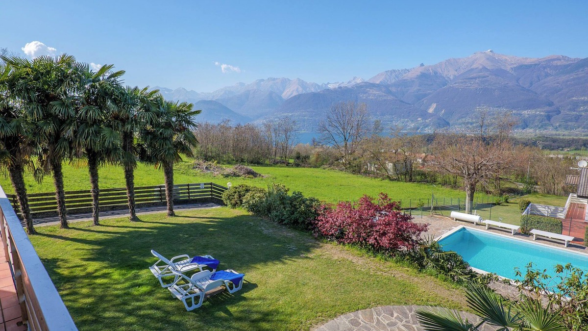 Colico Piano Apartment | Bellavista I Garden Holiday Apartment with Pool