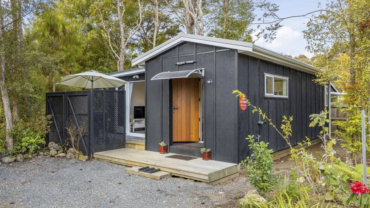 Waitahanui Cottage | Bellbird Cottage - Lake Taupo Bach