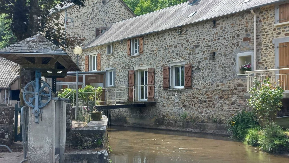 Saint-Jean-sur-Mayenne House | Belle Maison au Bord de L'eau