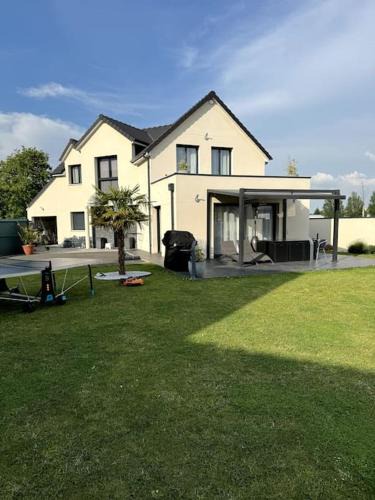Caudebec-les-Elbeuf House | belle maison avec piscine chauffée