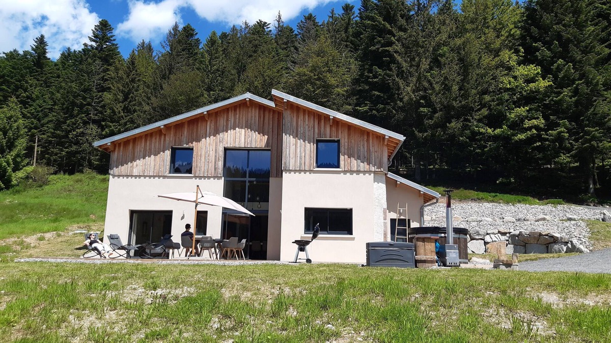 Liezey House | Belle Maison Neuve Dans Grande Propriété, Cadre Rare, Bain Nordique