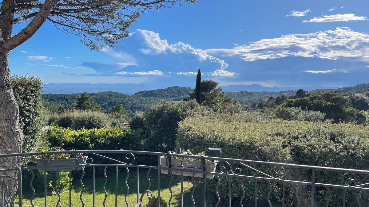 Tourtour Villa | Belle Maison Provençale Située Dans un Écrin de Verdure Avec vue Panoramique