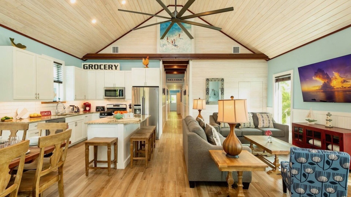 Midtown House | *BELLE OF THE BEACH @ CASA EAST* Beach House + LAST KEY SERVICES…