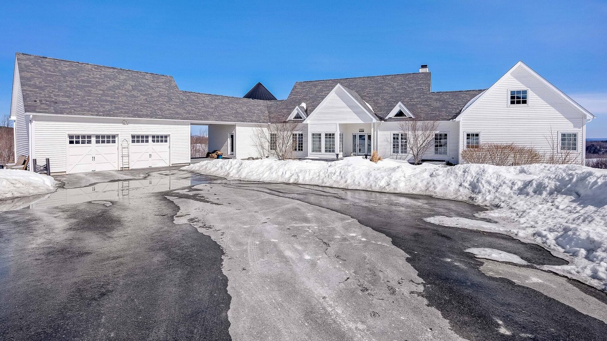 Creemore House | Belle View: Luxury home with a spectacular view