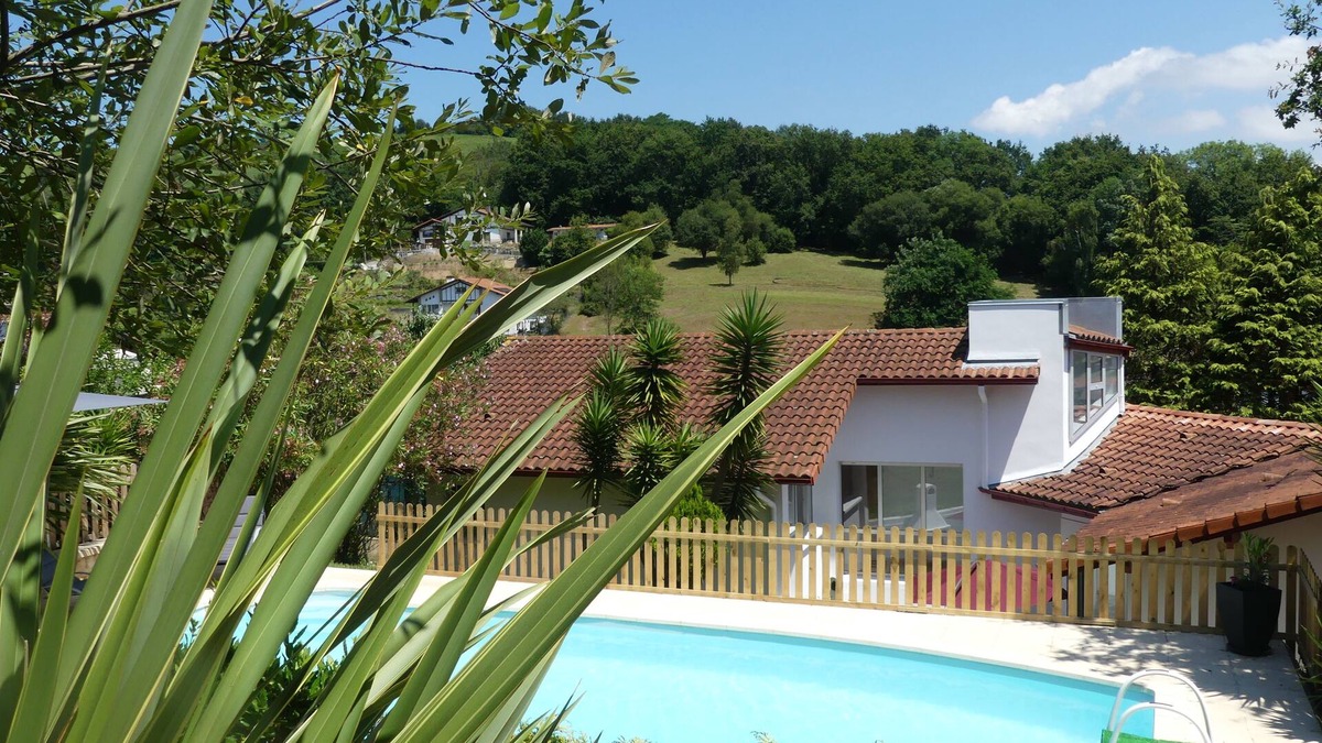 Behobie Villa | Belle villa 4* avec piscine vue montagne et au calme 6 min de la plage