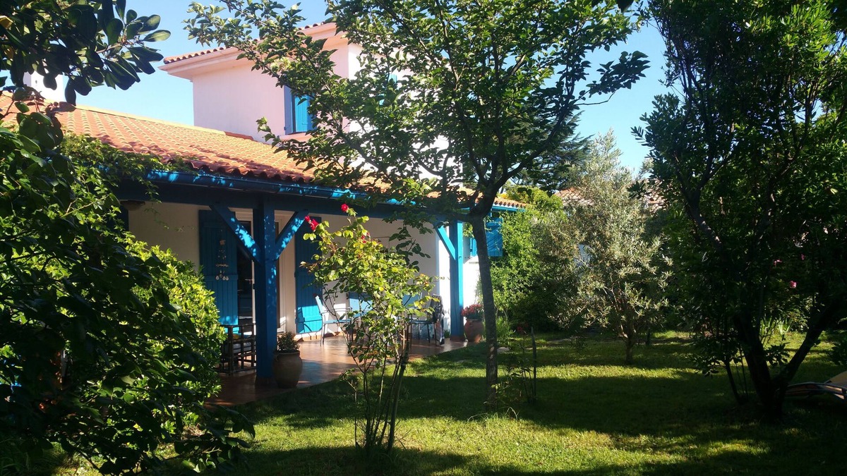Carcans Plage Villa | Belle Villa en Bord de mer Avec Jardin Ombragé et Terrasse
