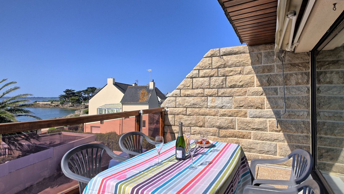 Kerroch Apartment | Belle Vue Mer et Groix by Interhome