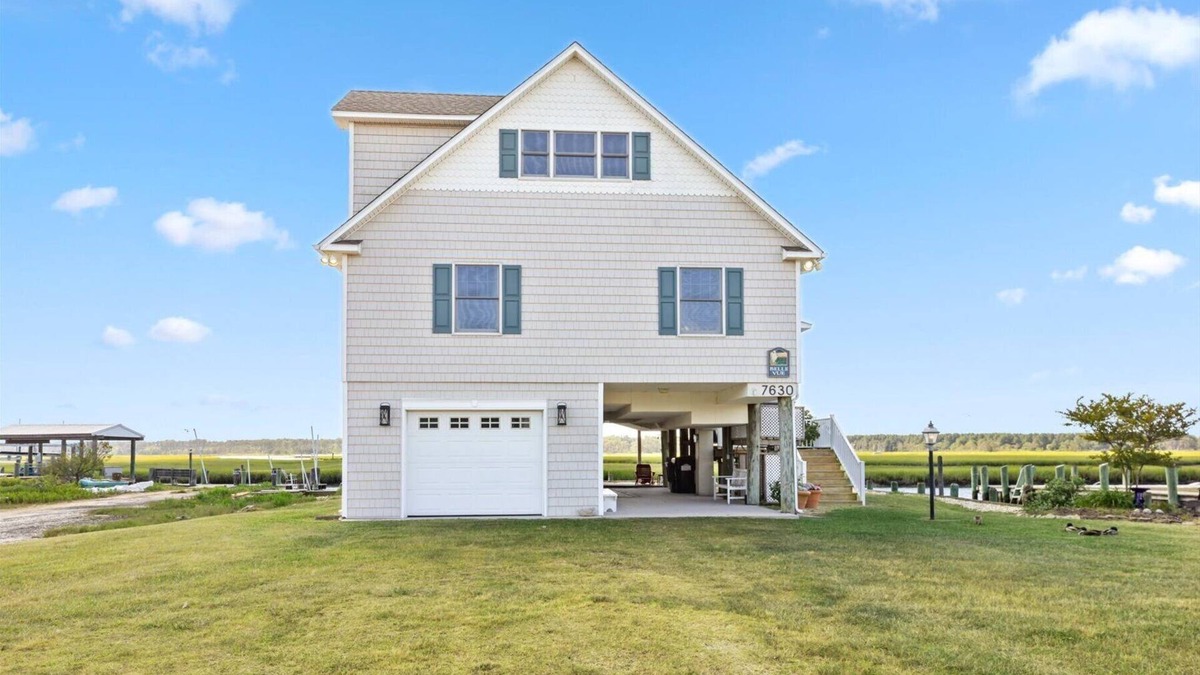 Chincoteague House | Belle Vue - Waterfront with Lighthouse Views!