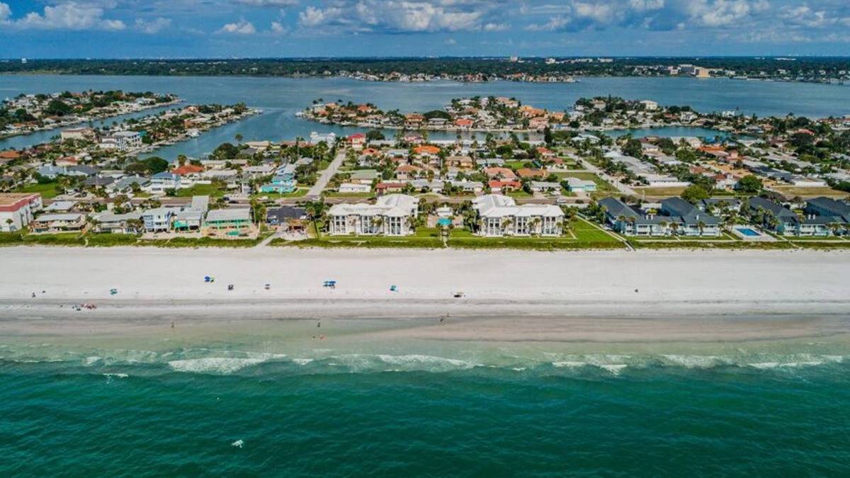 Belleair Beach Condo | Belleair Beach Beauty! Very Quiet Complex with Pool! 30 Day Minimum Stay.