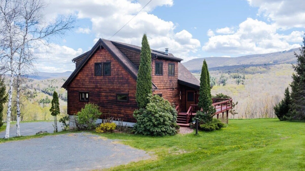 Fleischmanns Ski Chalet | Belleayre View: Paramount Views, Hot Tub + Firepit
