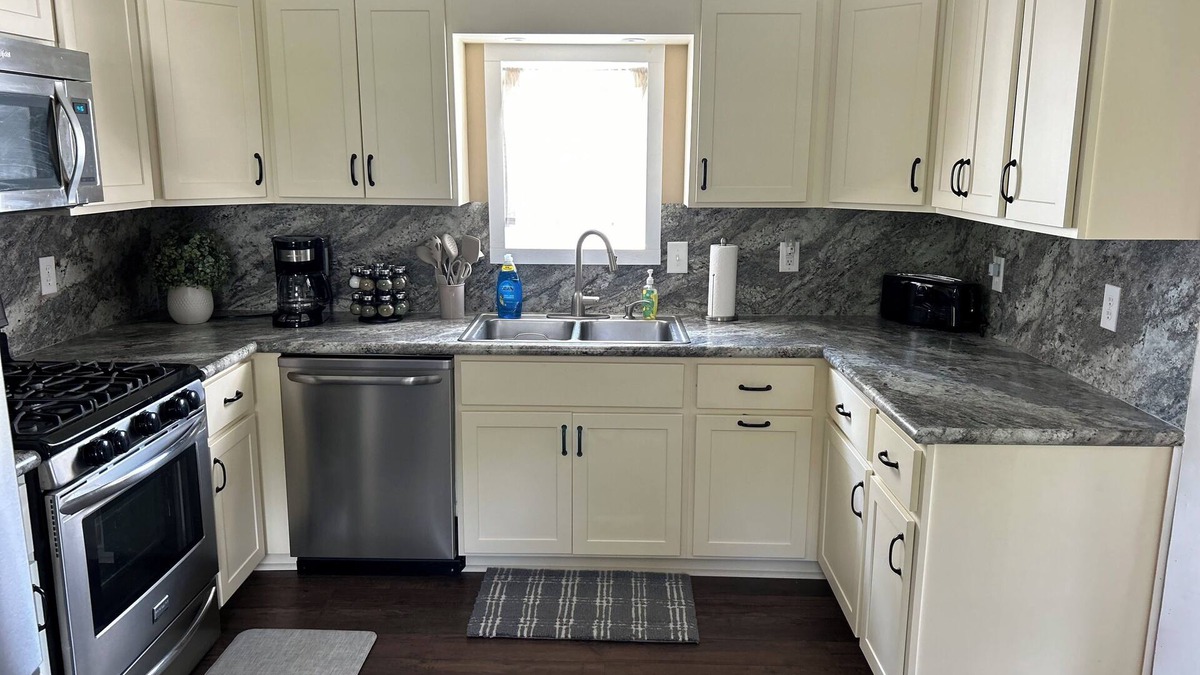 Bellefonte House | Bellefonte Creek Cottage, a charming, modern single-family home