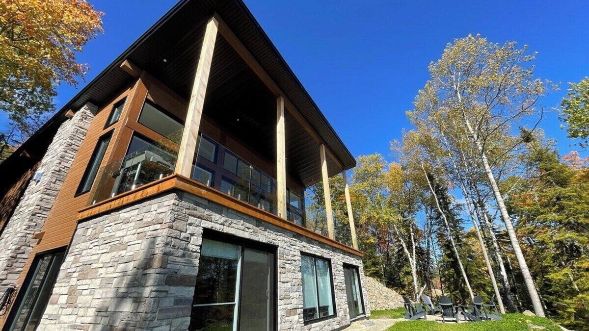 Les Eboulements Ski Chalet | Bellevue 169: Relaxing Chalet with River Views