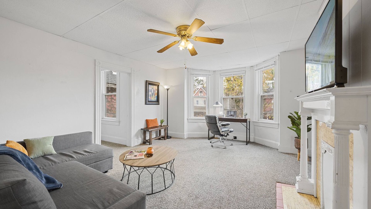 Bellevue Apartment | Bellevue Loft - 1br/baTravel Pad