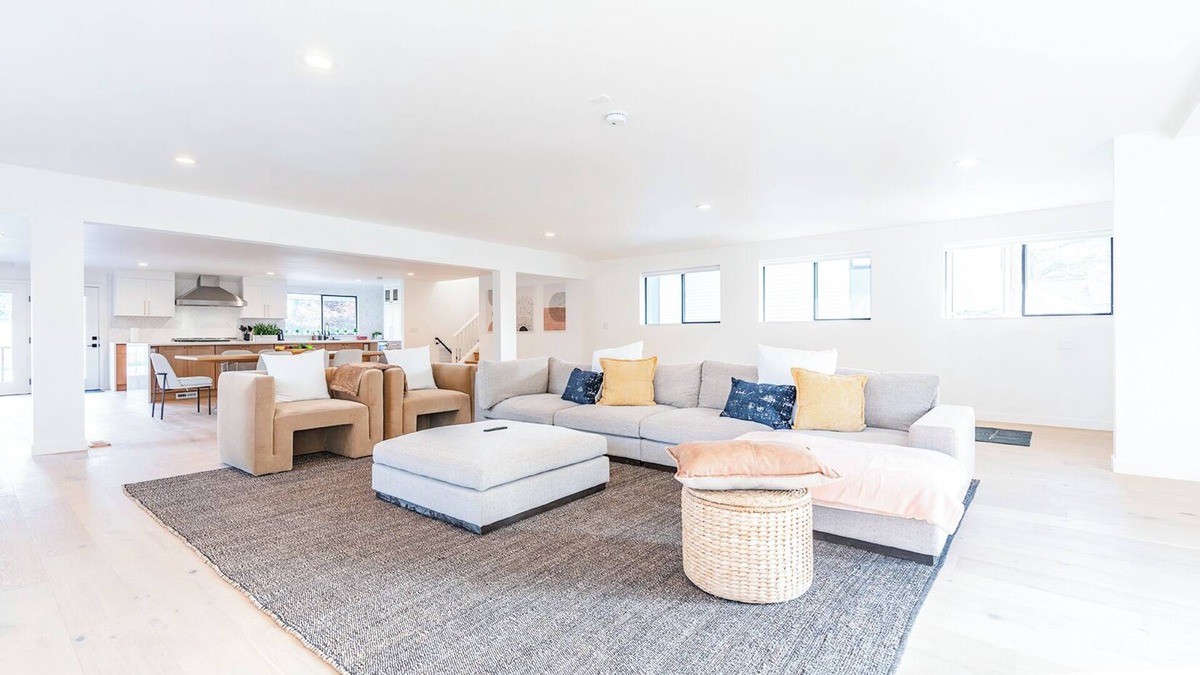 Northeast Bellevue House | Bellevue Oasis with 6 BR Haven & Pool!