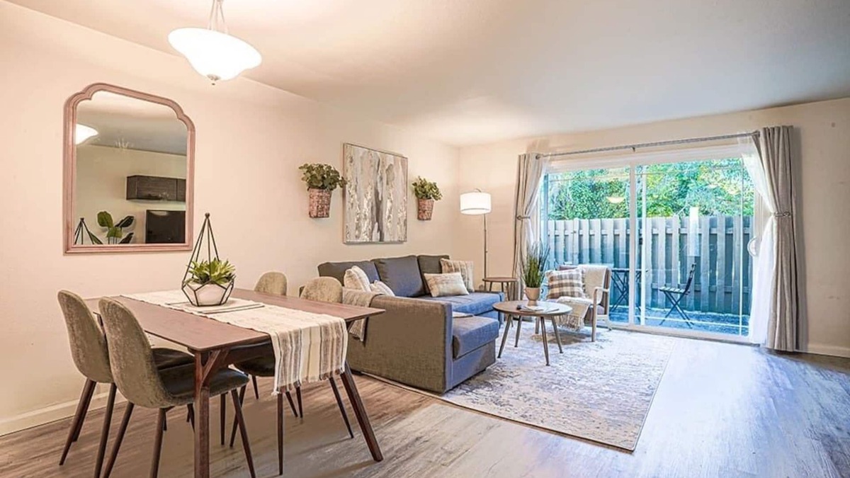 Lake Hills House | Bellevue's townhome btw T-mobile & Microsoft HQ
