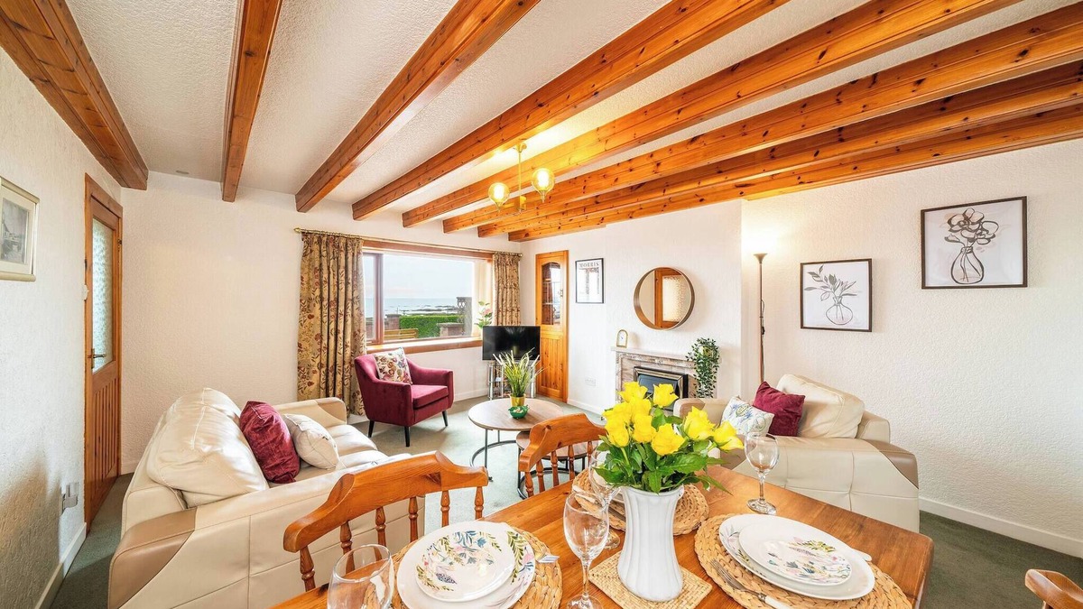 Carnoustie Cottage | Bellrock View - Charming 2-Bed Cottage Steps from