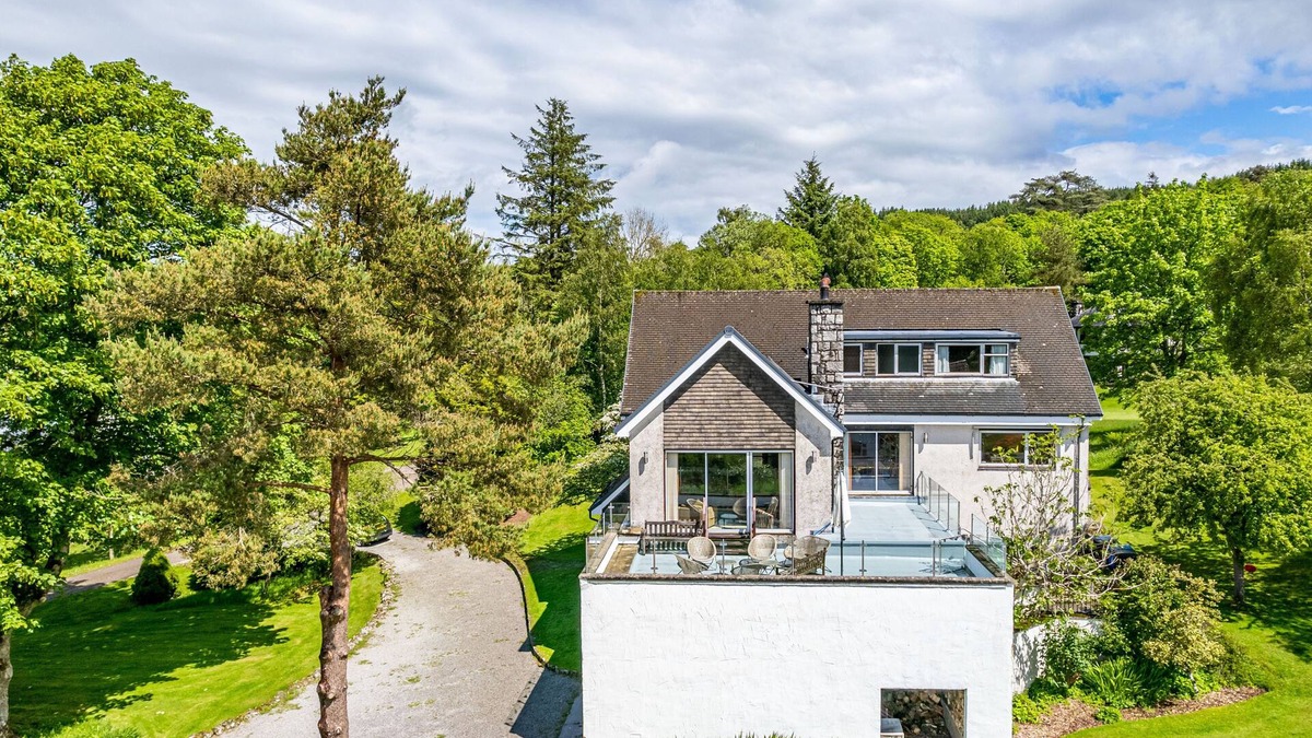 Kippford Cottage | Bells View - a house that sleeps 12 guests in 6 bedrooms