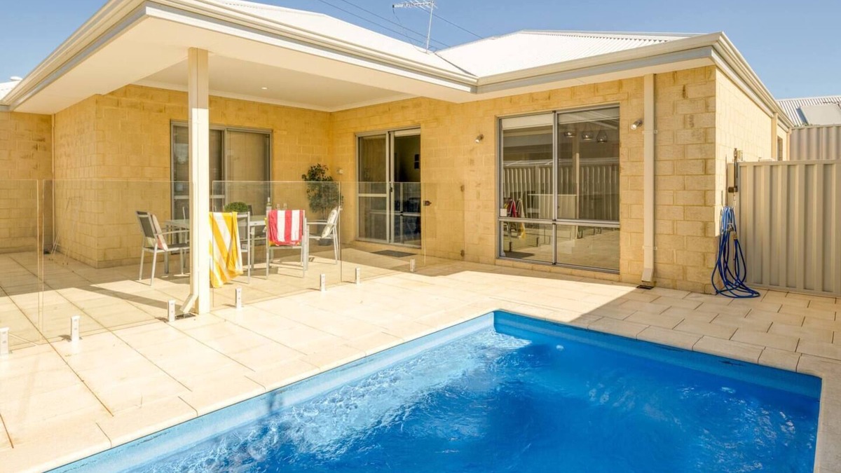 Belmont Villa | Belmont Beauty Relaxing Poolside Stay for Families