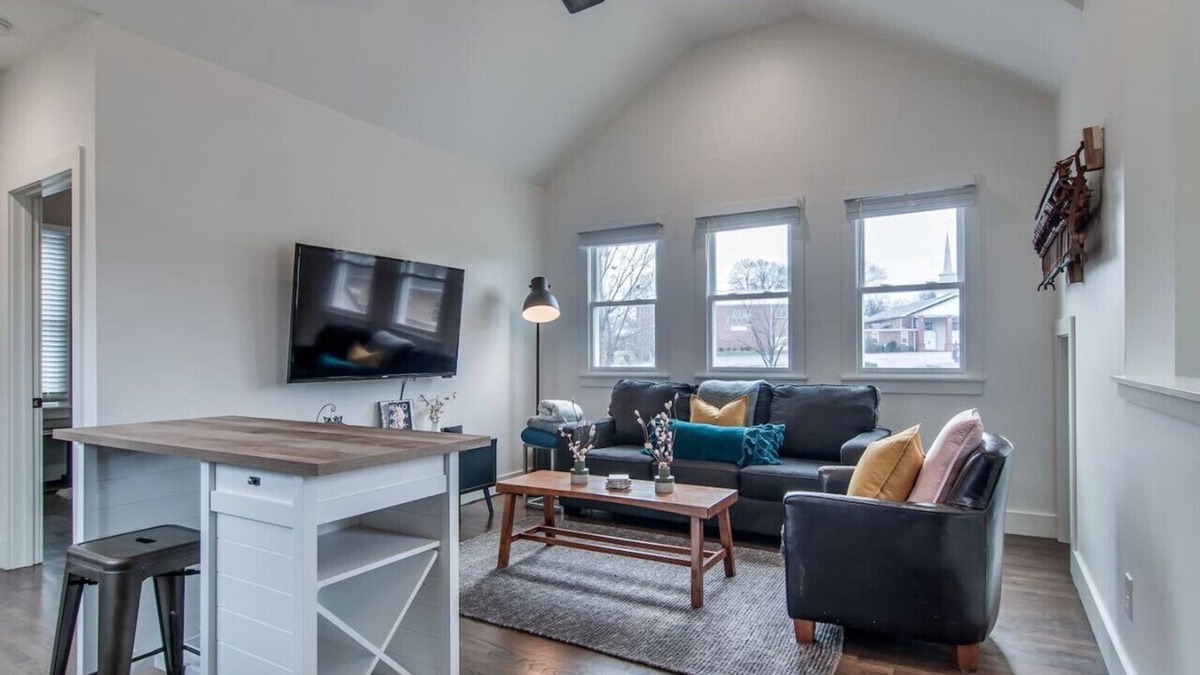 Historic Waverly House | Belmont Loft Walk to 12S Shops & Eats, 2 Mi to Broadway