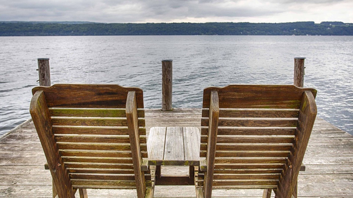 Valois House | Below the Vineyard: Ideal Lakeside Retreat!