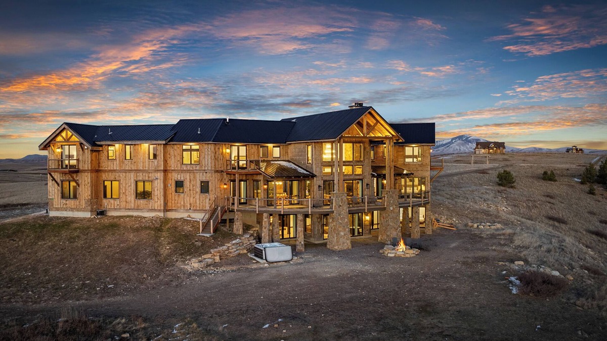 Belt House | Belt Creek Lodge/Hot Tub Game Room Fast Wi-Fi