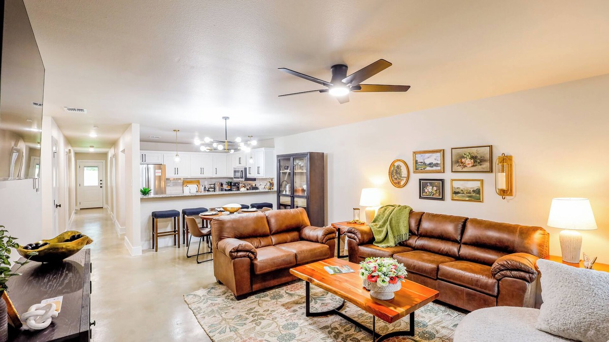 Belton House | Belton 3BR Near UMHB & Expo Pets Fenced Yard
