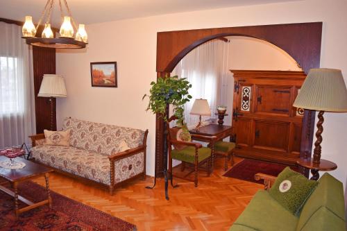 Szombathely Apartment | Belvárosi Classic Apartman 85 square meters