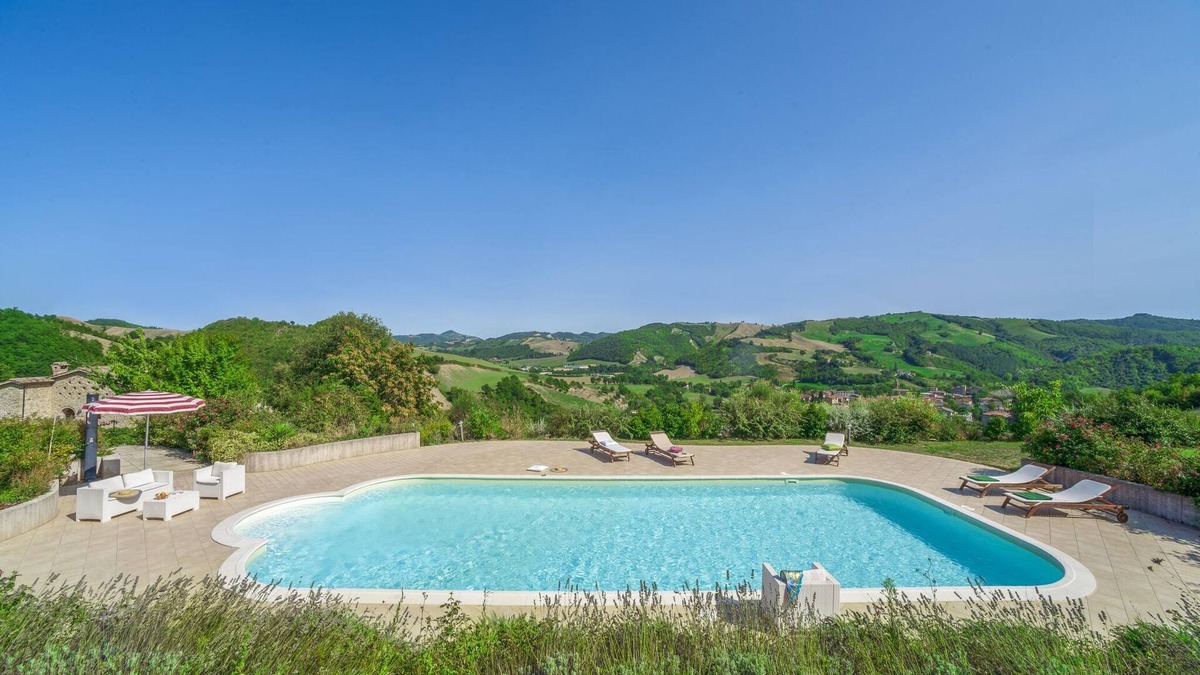 Belforte allʼIsauro House | Belvilla by OYO Calfattore Duca Federico