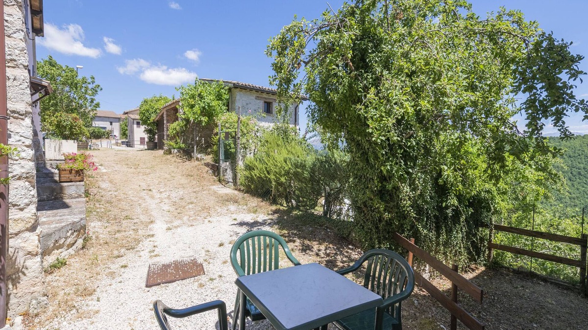 Sellano House | Belvilla by OYO Fonni Blu