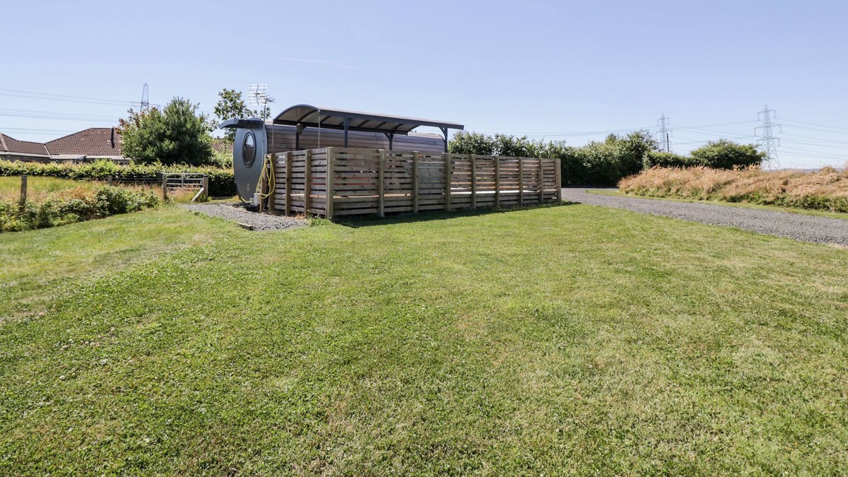 Alloa Cabin | BEN CLEUCH ANTHROPOD, romantic, with hot tub in Clackmannan