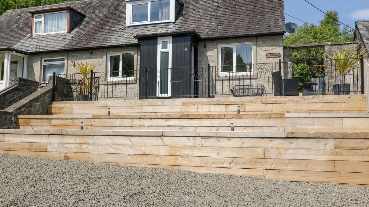 Tarbet Cottage | BEN VIEW, family friendly, character holiday cottage in Arrochar