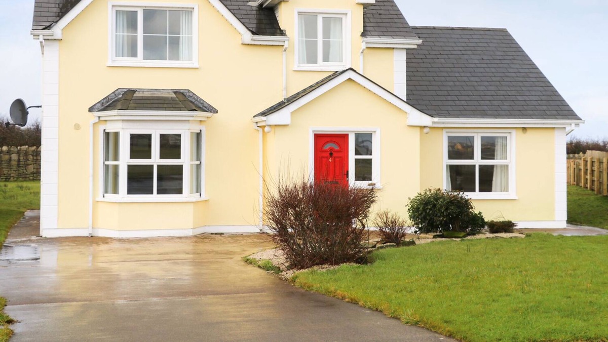 Tullaghan House | BENBULBEN VIEW, pet friendly in Tullaghan, County Leitrim