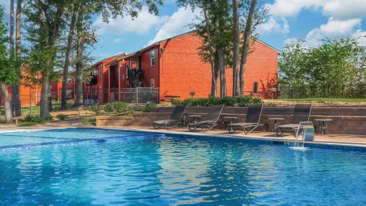 Garden Oaks Apartment | Bend 1505 0000000000