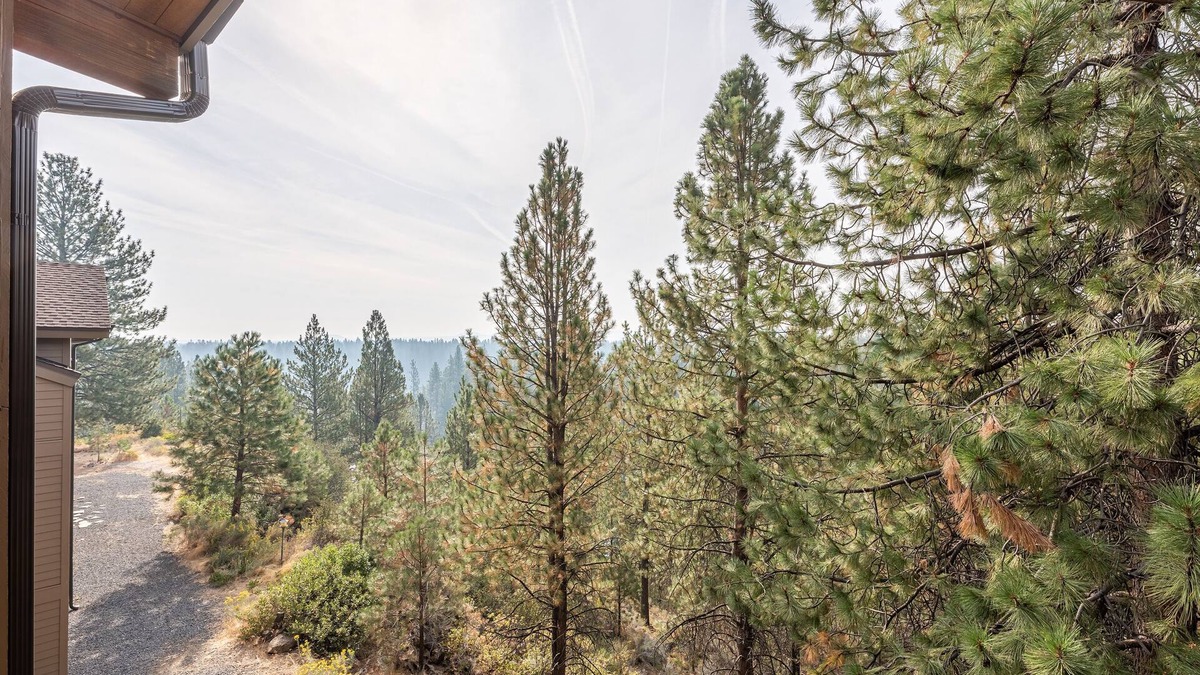Bend Condo | Bend Getaway Condo