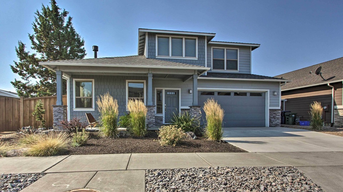 Mountain View House | Bend Home w/Patio + Fire Pits < 3 Mi to Dtwn
