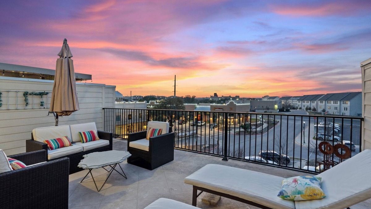 Georgetown House | Bend in the River - Gorgeous 4-Level Brownstone with Rooftop Views